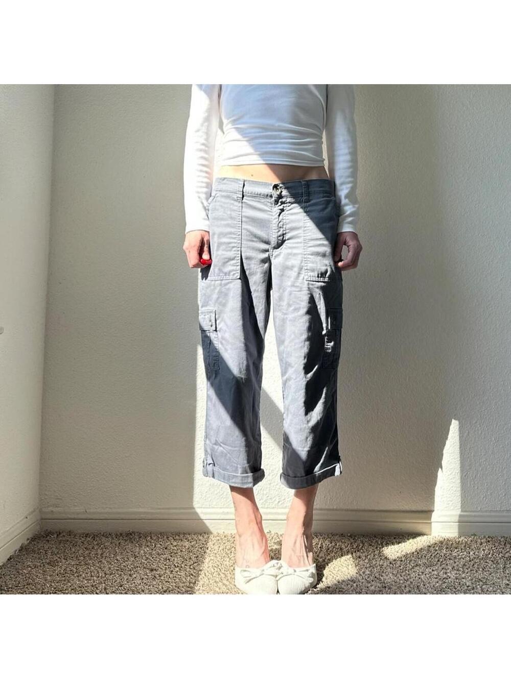 Vintage y2k low rise wide leg grey cropped cargo pants / capris